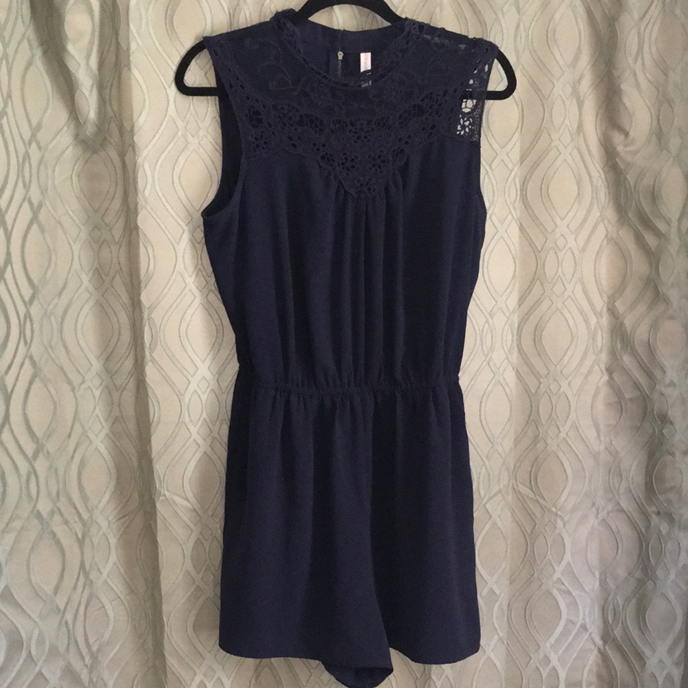 Brand:  Xhilaration Size: Large Color: Dark blue